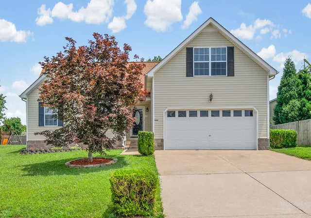 Photo 1 of Single family home for sale at 3827 Man O War Blvd, Clarksville, TN 37042 | MLS# 3270493 | Listing updated on 2026-09-27