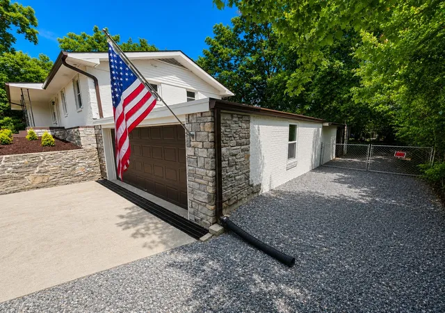 3rd image of 108 Hickory Hills Dr, Hendersonville, TN 37075 | MLS# 3276567
