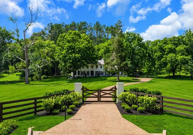 Photo 3 of Single family home for sale at 7640 Buffalo Rd, Nashville, TN 37221 | MLS# 3279221 | Listing updated on 2026-10-23