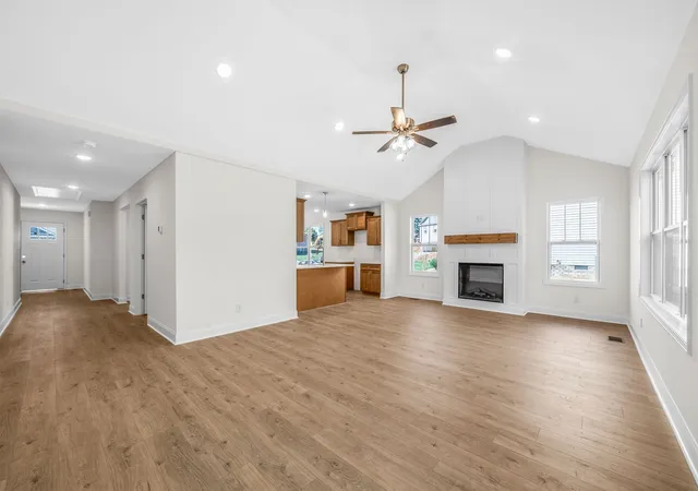 Photo 3 of Single family home for sale at 1220 Iris Glen Dr, Clarksville, TN 37042 | MLS# 3272073 | Listing updated on 2026-09-25