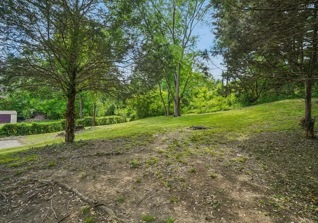 Photo 4 of Single family home for sale at 504 Kenney Dr, Clarksville, TN 37042 | MLS# 3270166 | Listing updated on 2026-09-12