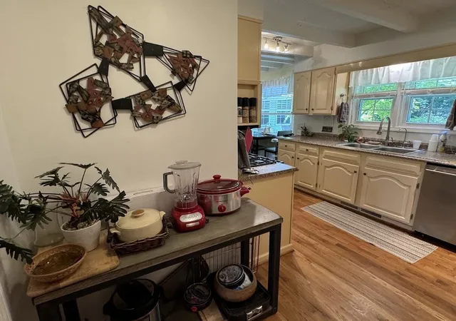 4th image of 1922 Sourwood Dr, Dalton, GA 30720 | MLS# 3270186