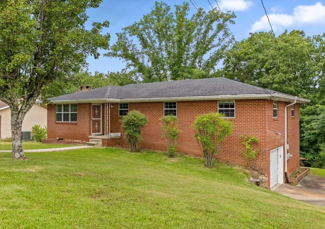 Photo 2 of Single family home for sale at 4639 Sherry Ln, Hixson, TN 37343 | MLS# 3298171 | Listing updated on 2026-09-22