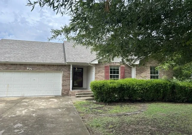 Photo 1 of Single family home for sale at 3277 S Senseney Cir, Clarksville, TN 37042 | MLS# 3270498 | Listing updated on 2026-09-14