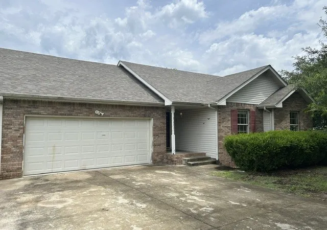 Photo 2 of Single family home for sale at 3277 S Senseney Cir, Clarksville, TN 37042 | MLS# 3270498 | Listing updated on 2026-09-14