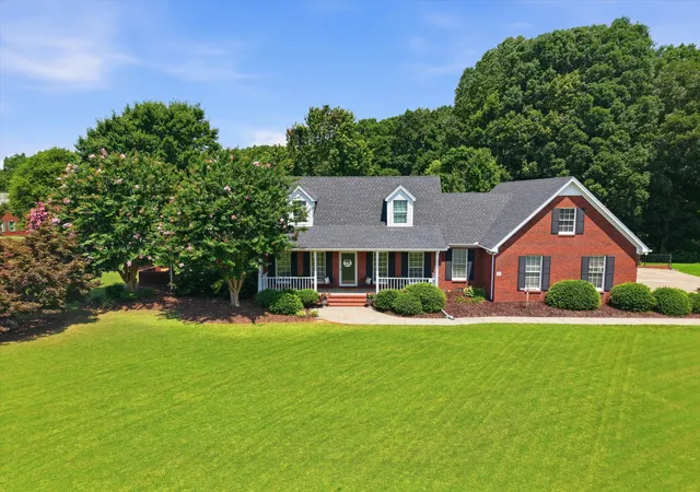 Photo 3 of Sale Pending at 4 Derby Dr, Fayetteville, TN 37334 | MLS# 3276675 | Listing updated on 2026-08-05