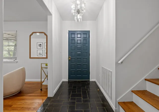 Photo 3 of Single family home for sale at 3805 Rollingwood Dr, Chattanooga, TN 37406 | MLS# 3270507 | Listing updated on 2026-10-06