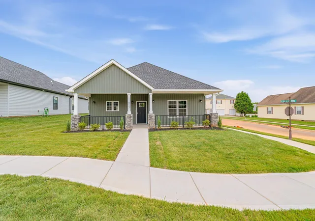 1st image of 927 Stratford Avenue, Sweetwater, TN 37874 | MLS# 3270532