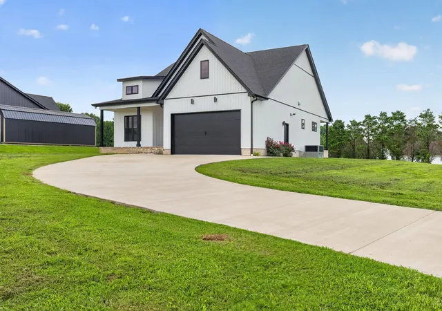 2nd image of 28 Harding Rd, Leoma, TN 38468 | MLS# 3298162