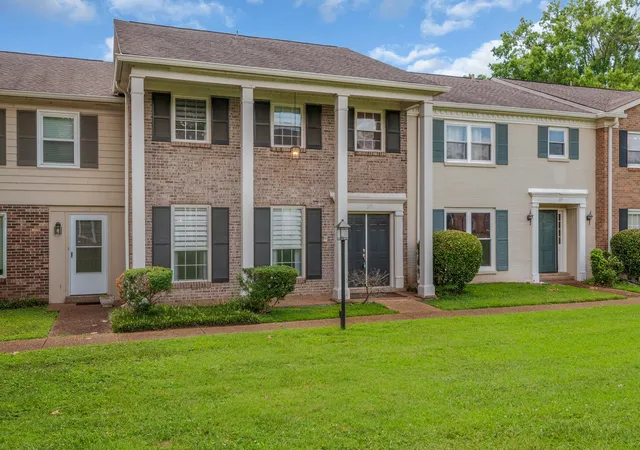 Photo 2 of Townhouse for sale at 207 Plantation Ct, Nashville, TN 37221 | MLS# 3271025 | Listing updated on 2026-08-20