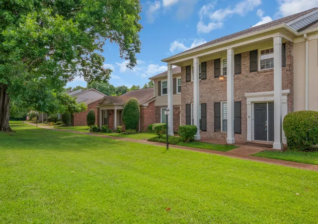 Photo 3 of Townhouse for sale at 207 Plantation Ct, Nashville, TN 37221 | MLS# 3271025 | Listing updated on 2026-08-20