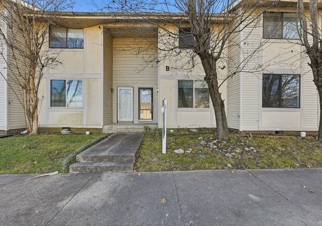 Photo 2 of Townhouse for sale at 4958 Edmondson Pike #B9, Nashville, TN 37211 | MLS# 3270614 | Listing updated on 2026-08-20