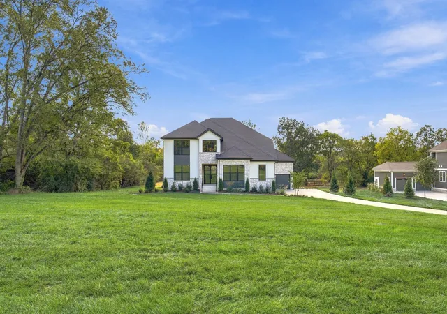 Photo 3 of Single family home for sale at 6837 Old Charlotte Pike, Nashville, TN 37209 | MLS# 3270616 | Listing updated on 2026-10-03