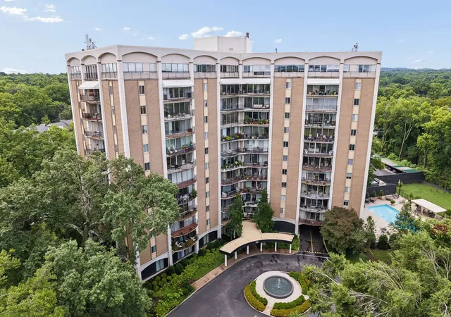 Photo 1 of Condo for sale at 4215 Harding Pike #704, Nashville, TN 37205 | MLS# 3304169 | Listing updated on 2026-09-04
