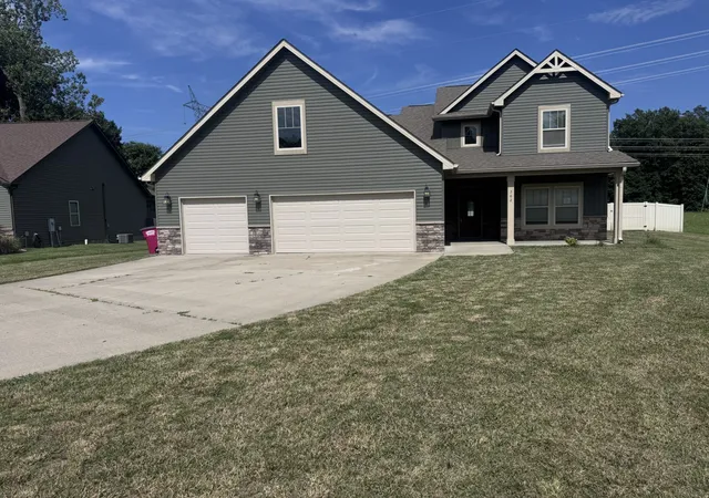 Photo 1 of Sale Pending at 362 Crusaw Dr, Clarksville, TN 37043 | MLS# 3271050 | Listing updated on 2026-10-06