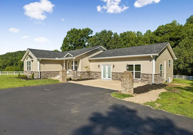 Photo 4 of House for sale at 1513 Centerville Hwy, Hohenwald, TN 38462 | MLS# 3270694 | Listing updated on 2026-09-30