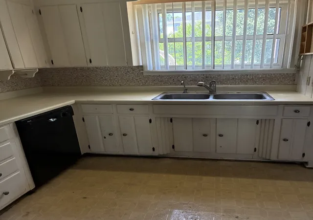 Photo 3 of Sale Pending at 1704 15th Avenue S, Nashville, TN 37212 | MLS# 3278668 | Listing updated on 2026-09-01