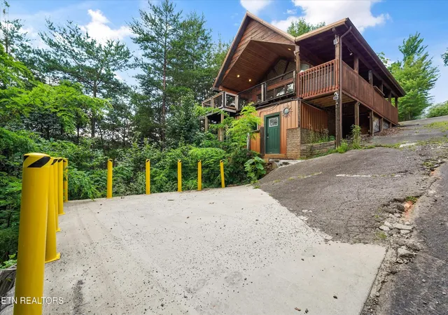 Photo 2 of Single family home for sale at 2624 Blanket Mountain Way, Sevierville, TN 37862 | MLS# 3271020 | Listing updated on 2026-08-20