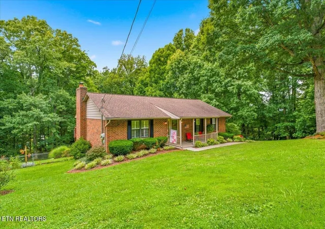 Photo 3 of Single family home for sale at 7547 Gynevere Dr, Knoxville, TN 37931 | MLS# 3541547 | Listing updated on 2026-09-04