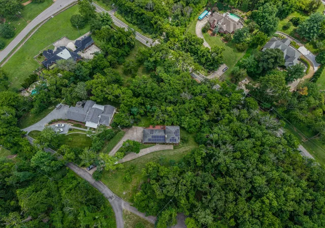 2nd image of 1203 Saxon Dr, Nashville, TN 37215 | MLS# 3272102