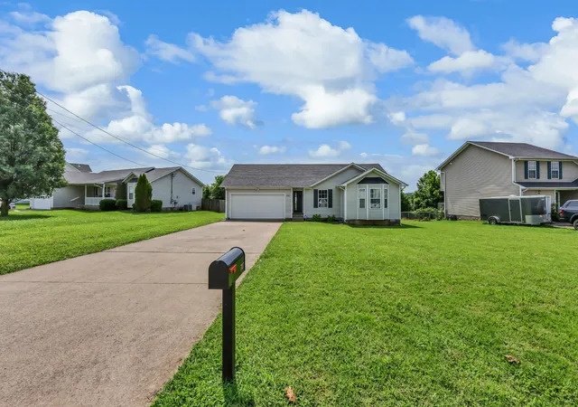 Homes for sale in Oak Grove, KY | 707 Shetland Dr, Oak Grove, KY 42262 | MLS# 3276730