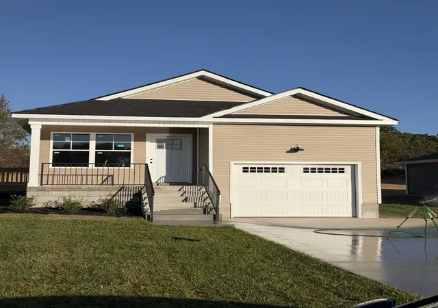 Single family home for sale at 122 Alabama Ave, Oak Grove, KY 42262 | MLS# 3272006 | Listing updated on 2026-09-29