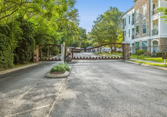 2nd image of 2600 Hillsboro Pike, Nashville, TN 37212