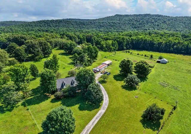 Photo 2 of Single family home for sale at 1377 Chestnut Grv Rd, Morrison, TN 37357 | MLS# 3276592 | Listing updated on 2026-08-20