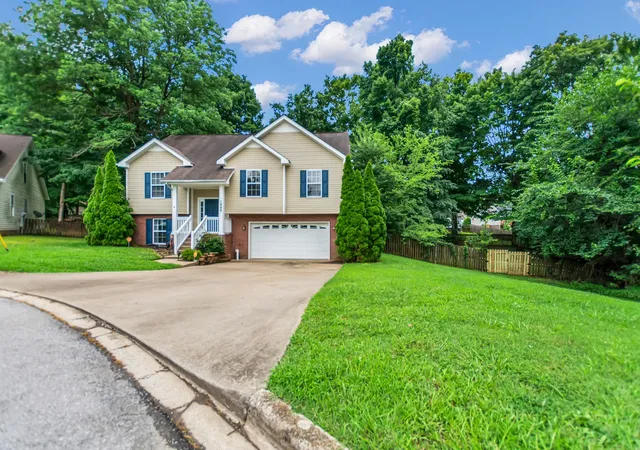 Photo 3 of Single family home for sale at 1848 Kaitlyn Virginia Ct, Clarksville, TN 37042 | MLS# 3272091 | Listing updated on 2026-10-09