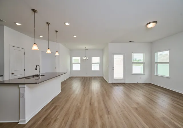 Photo 3 of Single family home for sale at 220 Summerlin Dr, Gallatin, TN 37066 | MLS# 3272314 | Listing updated on 2026-10-23