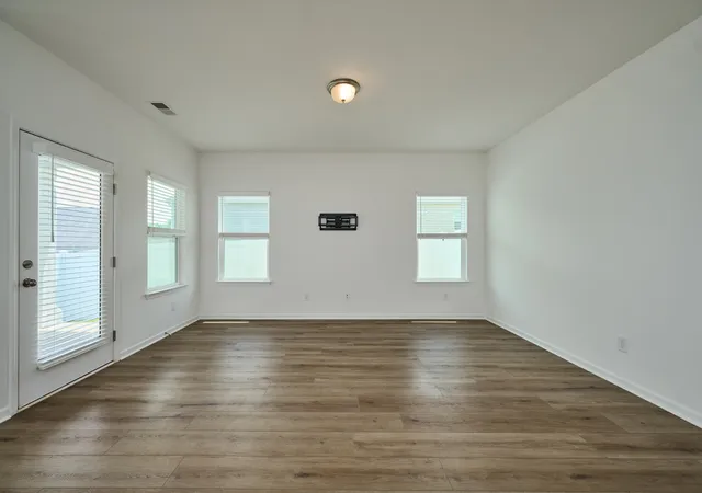 Photo 4 of Single family home for sale at 220 Summerlin Dr, Gallatin, TN 37066 | MLS# 3272314 | Listing updated on 2026-10-23