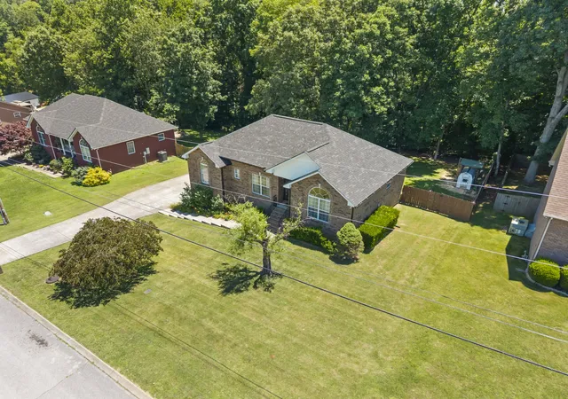 Photo 2 of Single family home for sale at 4092 Summit Dr, Greenbrier, TN 37073 | MLS# 3278561 | Listing updated on 2026-09-27