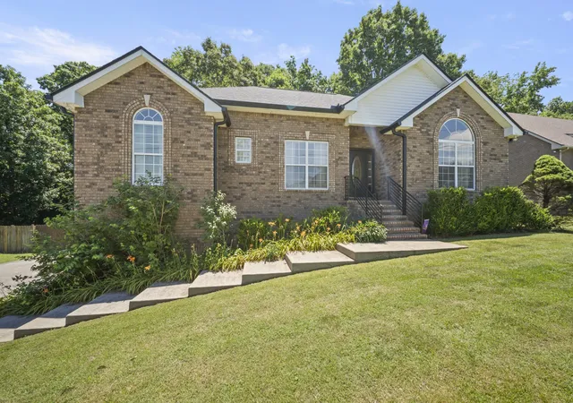 Photo 4 of Single family home for sale at 4092 Summit Dr, Greenbrier, TN 37073 | MLS# 3278561 | Listing updated on 2026-09-27