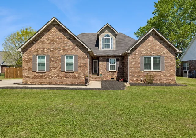 Photo 2 of Single family home for sale at 1928 Pennington Dr, Murfreesboro, TN 37129 | MLS# 3277215 | Listing updated on 2026-10-23