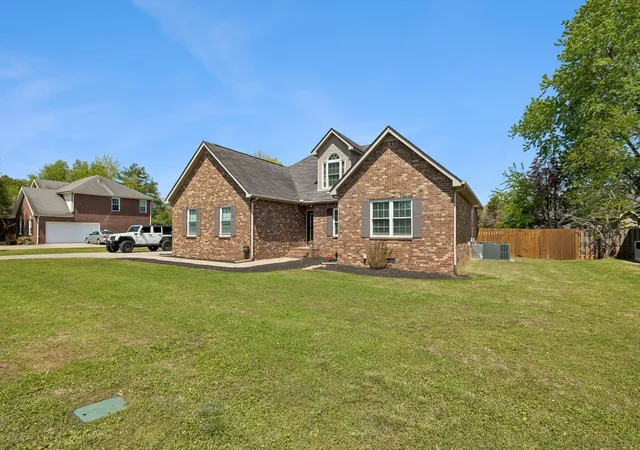 Photo 3 of Single family home for sale at 1928 Pennington Dr, Murfreesboro, TN 37129 | MLS# 3277215 | Listing updated on 2026-10-23