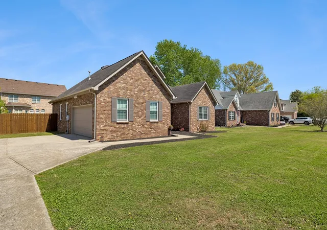 Photo 3 of Single family home for sale at 1928 Pennington Dr, Murfreesboro, TN 37129 | MLS# 3277215 | Listing updated on 2026-10-23