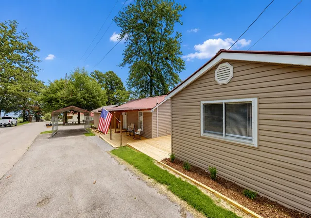 Photo 3 of Single family home for sale at 146 Lakeshore Dr, Springville, TN 38256 | MLS# 3288373 | Listing updated on 2026-10-08