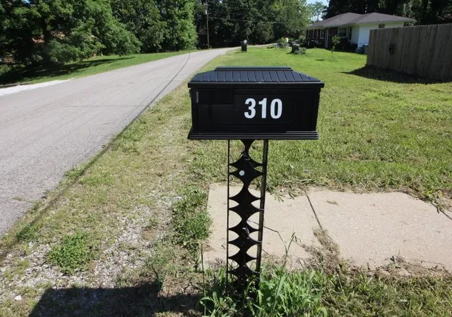 Photo 1 of Single family home for sale at 310 Dogwood Dr, Erin, TN 37061 | MLS# 3272248 | Listing updated on 2026-08-20