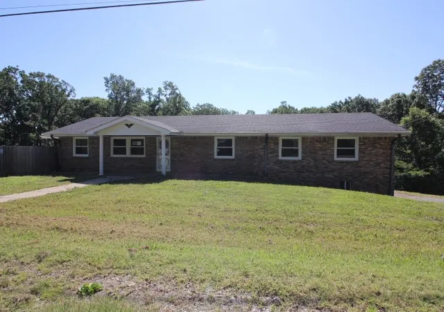 Photo 2 of Single family home for sale at 310 Dogwood Dr, Erin, TN 37061 | MLS# 3272248 | Listing updated on 2026-08-20