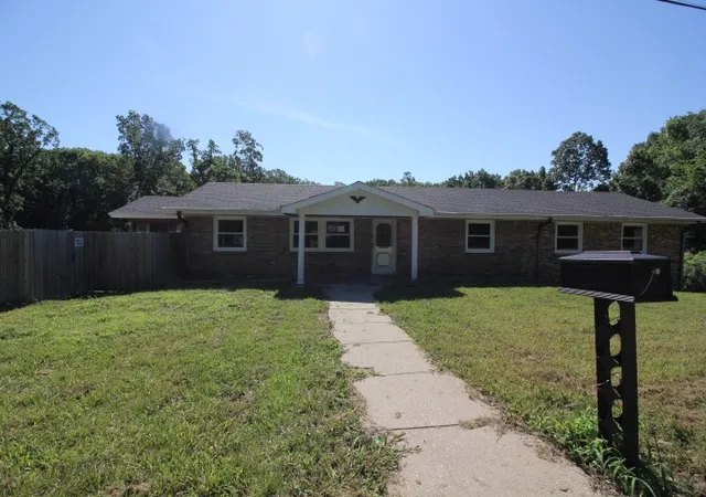 Photo 2 of Single family home for sale at 310 Dogwood Dr, Erin, TN 37061 | MLS# 3272248 | Listing updated on 2026-08-20