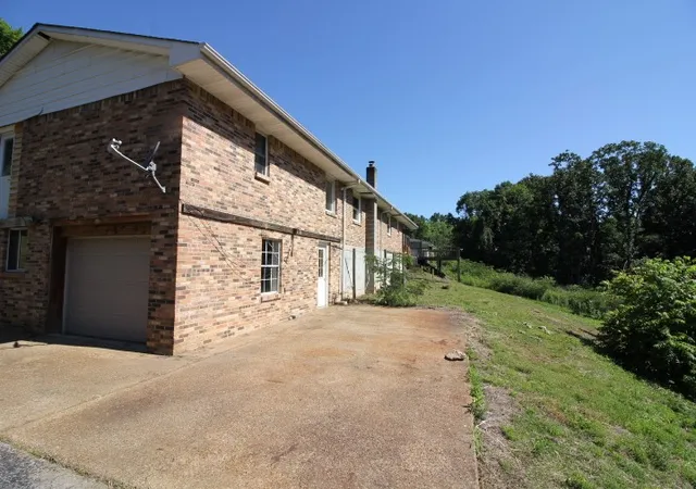 Photo 3 of Single family home for sale at 310 Dogwood Dr, Erin, TN 37061 | MLS# 3272248 | Listing updated on 2026-08-20