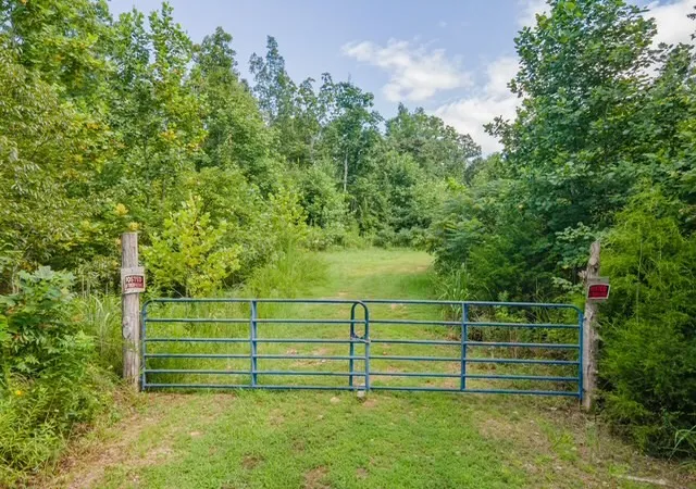 2nd image of 1757 Linden Hwy, Hohenwald, TN 38462 | MLS# 3272289