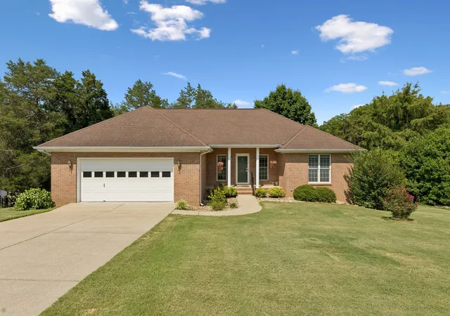 Homes for sale in Fayetteville, TN | 909 Greenview Dr, Fayetteville, TN 37334 | MLS# 3272368