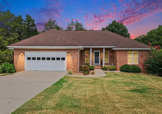 1st image of 909 Greenview Dr, Fayetteville, TN 37334 | MLS# 3272368