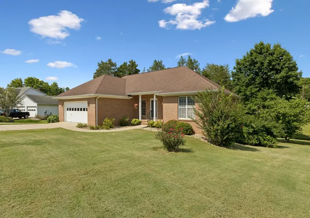 Homes for sale in Fayetteville, TN | 909 Greenview Dr, Fayetteville, TN 37334 | MLS# 3272368