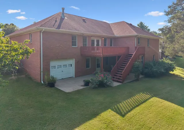 Homes for sale in Fayetteville, TN | 909 Greenview Dr, Fayetteville, TN 37334 | MLS# 3272368