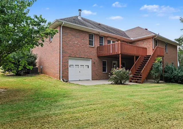 Photo 4 of Single family home for sale at 909 Greenview Dr, Fayetteville, TN 37334 | MLS# 3272368 | Listing updated on 2026-09-07