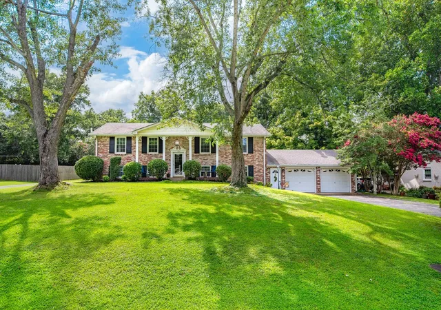 Photo 2 of Single family home for sale at 104 Hemingway Dr, Columbia, TN 38401 | MLS# 3272362 | Listing updated on 2026-08-20