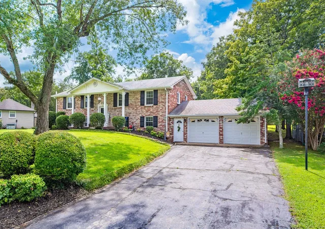 Photo 4 of Single family home for sale at 104 Hemingway Dr, Columbia, TN 38401 | MLS# 3272362 | Listing updated on 2026-08-20