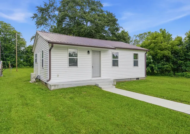 2nd image of 305 S Polk St, Tullahoma, TN 37388 | MLS# 3276593